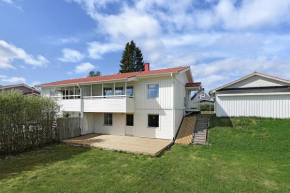 Guestly Homes - 4BR Villa, 6 Beds with 2 Showers Boden